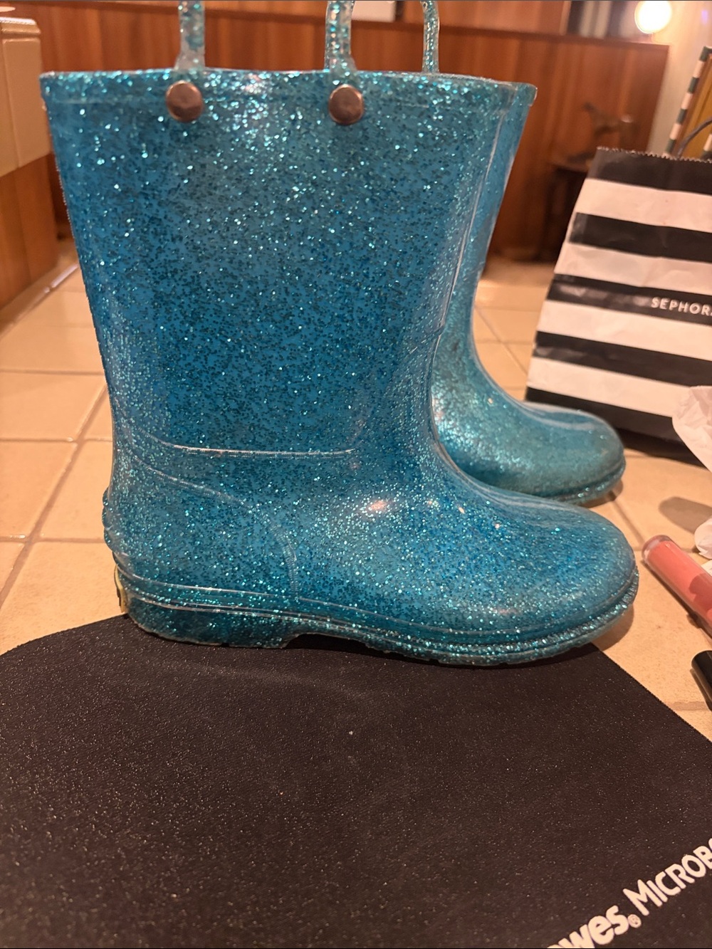 Kids rain boots size 1
